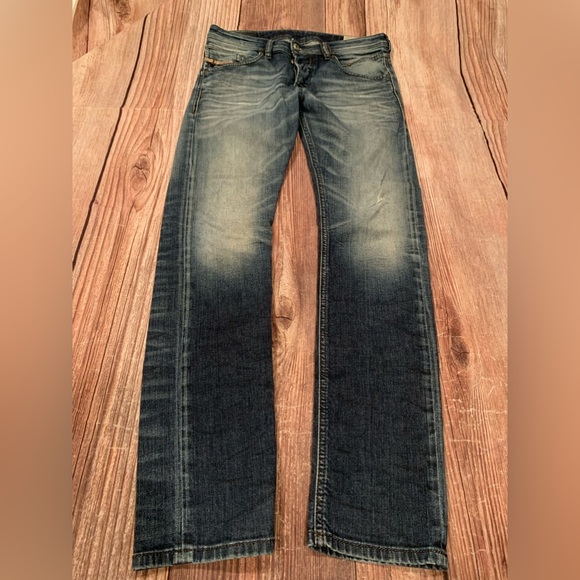 Diesel BELTHER regular slim tapered size 28
Inseam 29-30” stretch - Picture 3 of 14